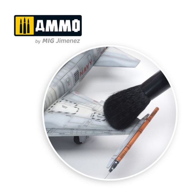 Mig Ammo - DUST REMOVER BRUSH 2 (Vehichles and Terrain)