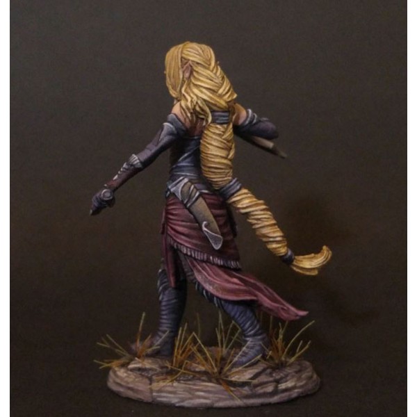 Dark Sword Miniatures - Visions in Fantasy - Female Elven Rogue