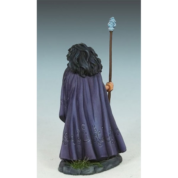 Dark Sword Miniatures - Elmore Masterworks - Female Mage w/ Staff #2