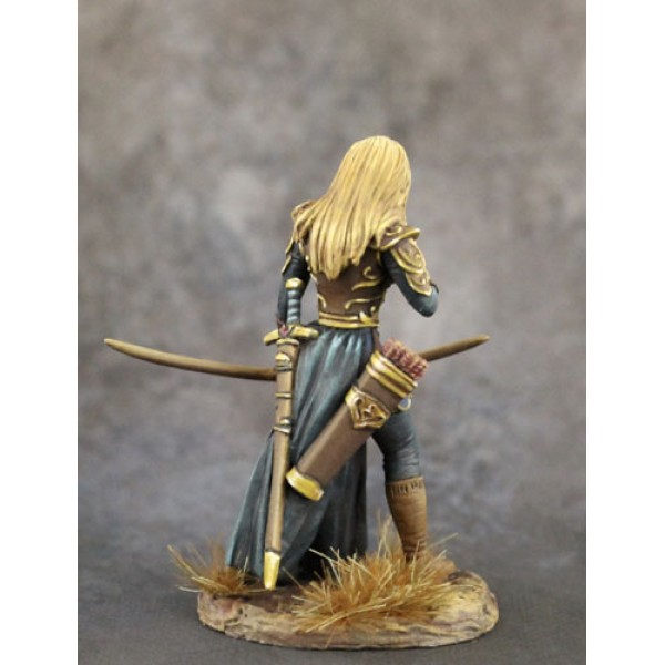 Dark Sword Miniatures - Elmore Masterworks - Female Elven Archer