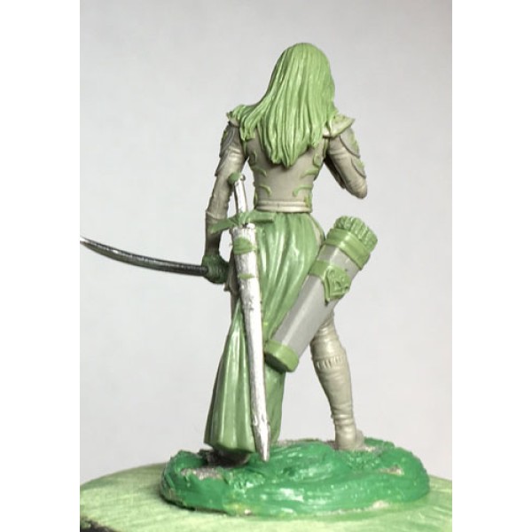 Dark Sword Miniatures - Elmore Masterworks - Female Elven Archer