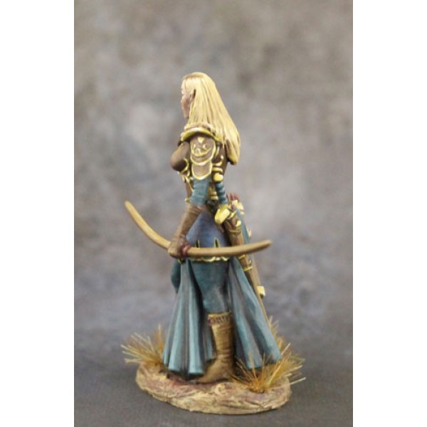 Dark Sword Miniatures - Elmore Masterworks - Female Elven Archer