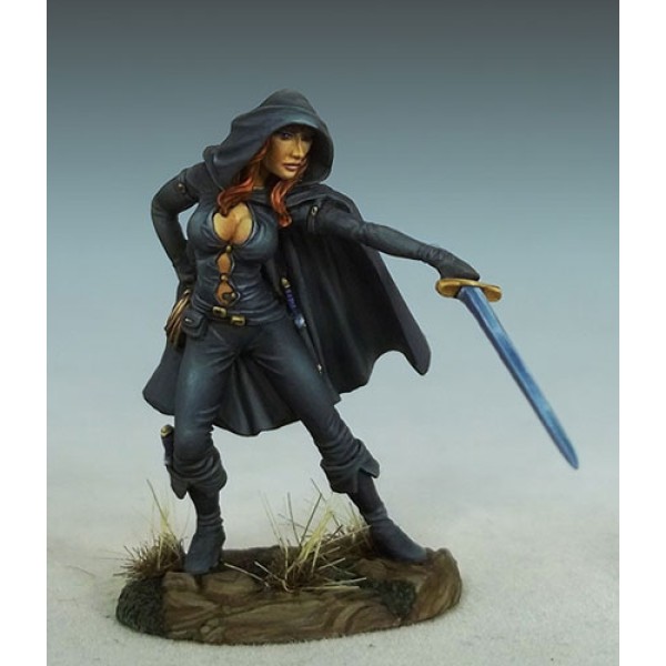 Dark Sword Miniatures - Easley Masterworks - Female Assassin