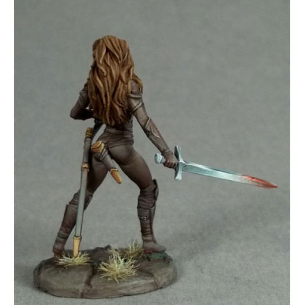 Dark Sword Miniatures - Visions in Fantasy - Female Rogue - Dual Wield