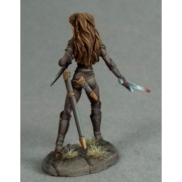 Dark Sword Miniatures - Visions in Fantasy - Female Rogue - Dual Wield