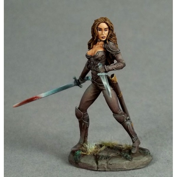 Dark Sword Miniatures - Visions in Fantasy - Female Rogue - Dual Wield