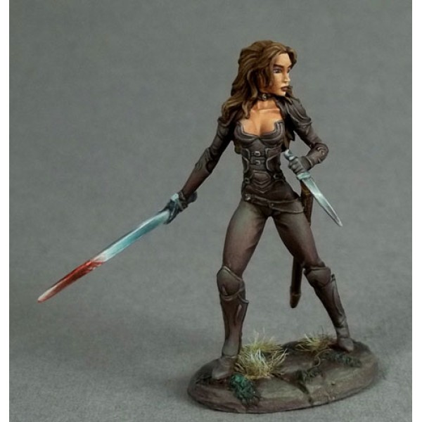 Dark Sword Miniatures - Visions in Fantasy - Female Rogue - Dual Wield