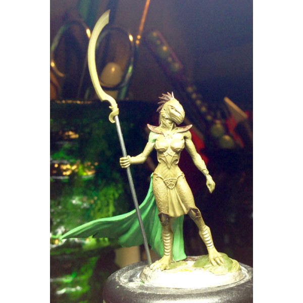 Dark Sword Miniatures - Visions in Fantasy - Female Dragonkin Mage