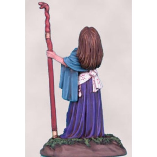 Dark Sword Miniatures - Elmore Masterworks - Female Mage w/ Staff