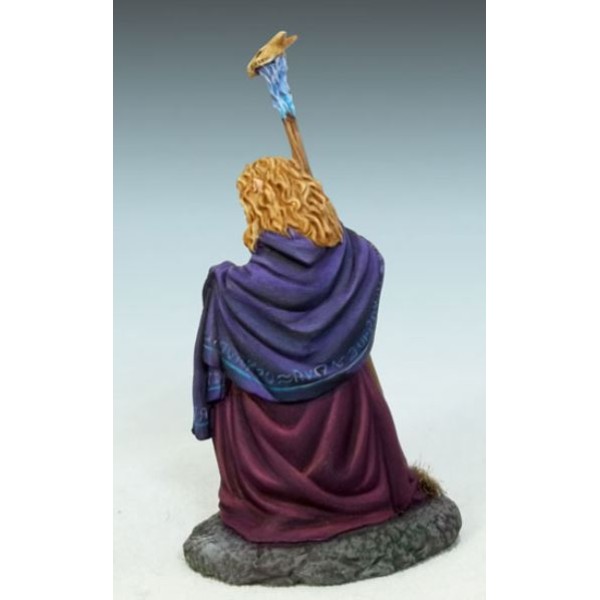 Dark Sword Miniatures - Elmore Masterworks - Female Elven Mage w/ Staff