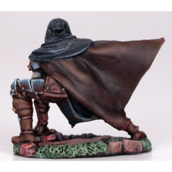 Dark Sword Miniatures - Visions in Fantasy - Crouching Male Assassin