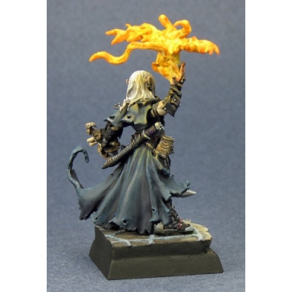Reaper - Pathfinder Miniatures: Seltyiel Iconic Eldritch Knight