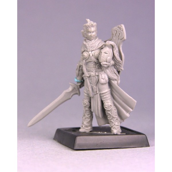 Reaper - Pathfinder Miniatures: Oriana Grey Maiden