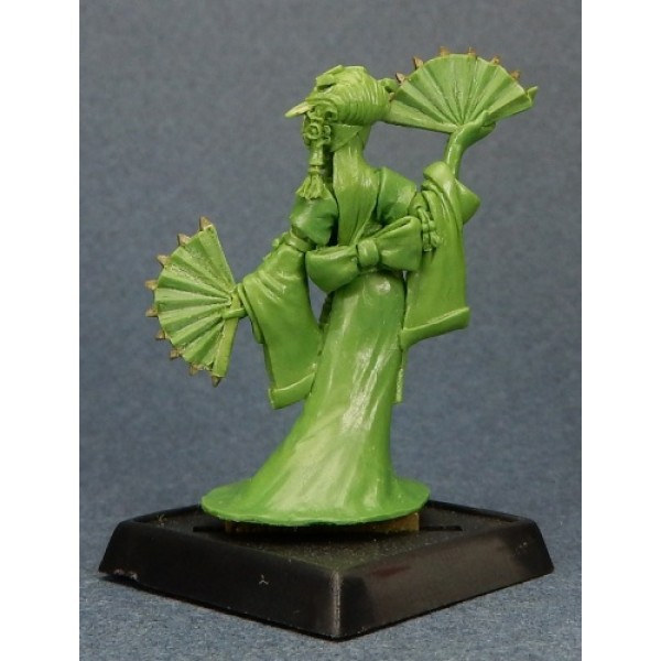 Reaper - Pathfinder Miniatures: O-Sayumi